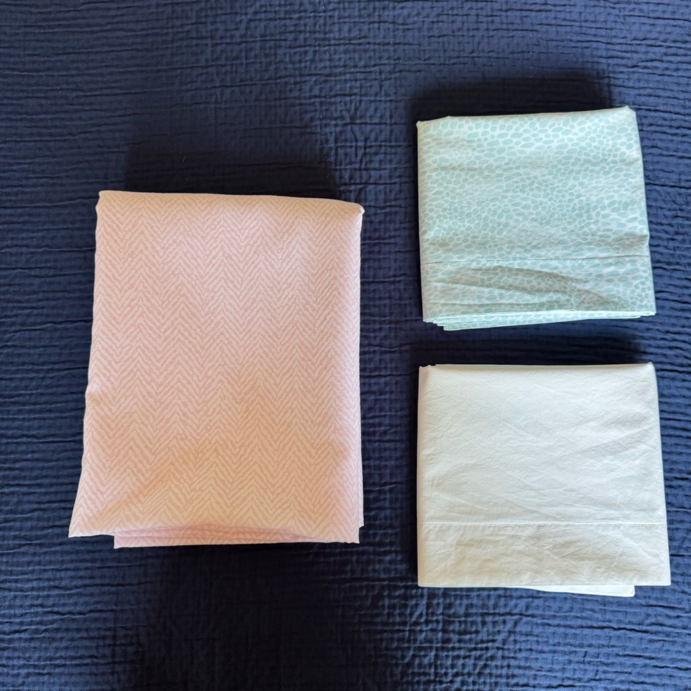 John Matouk Egyptian Cotton Twin Size Flat Sheet + 2 Standard Pillowcases Set